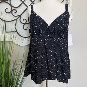 NWT MEET CURVE Size 4X (Fits more like a 1X) Black & White Tankini Swimsuit Top